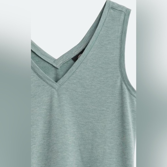 Bobeau Double V Matchback Tank - Picture 6 of 9